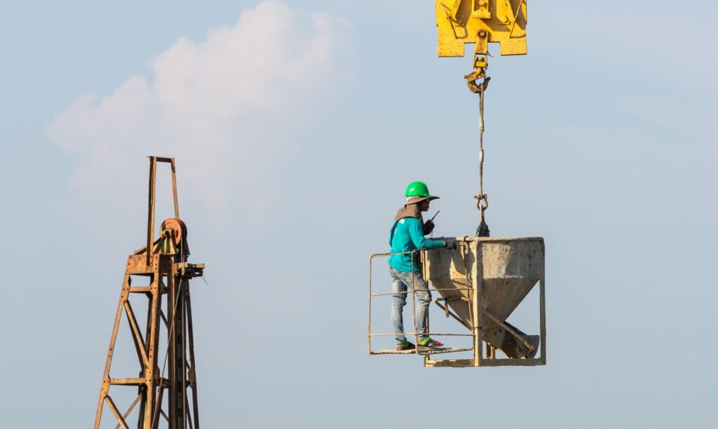 Benefits of Aerial Lift Rentals for Commercial and Industrial Projects